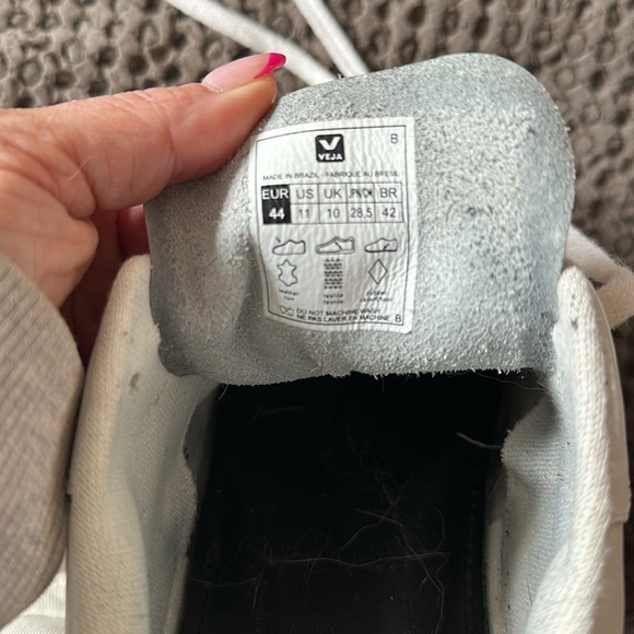 Men’s Veja Sneakers - Picture 4 of 4